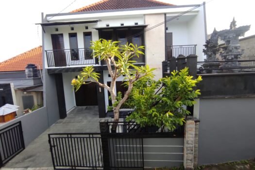 Dijual rumah 2 lantai jl Astasura 1 gang sakura no 5 peguyangan kaja