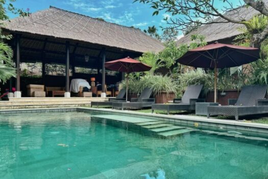 villa bamboo parerenan
